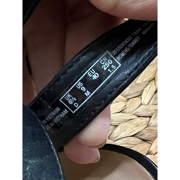 Clarks Pastina Castle Sandals Heels size 9M - Picture 8 of 8